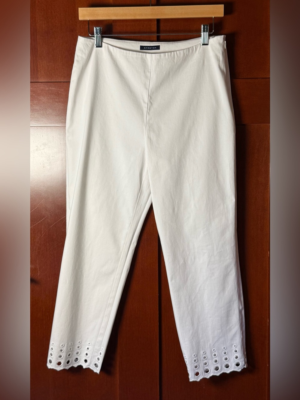 Jones New York White Eyelet Trim Cropped Flat Front Side Zip Pants Size 6
